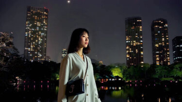 池のほとりの茶屋